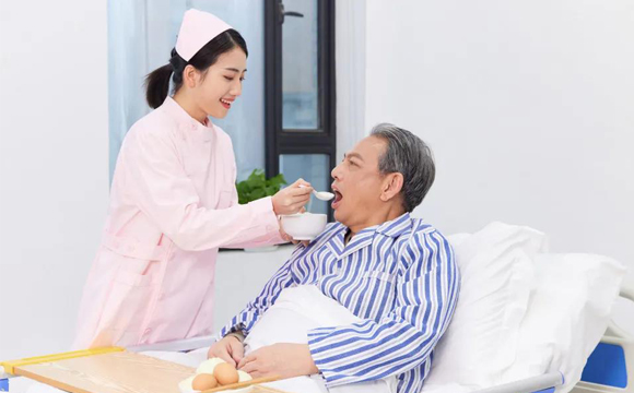 瘫痪老人