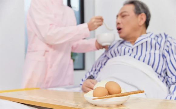 喂食早餐